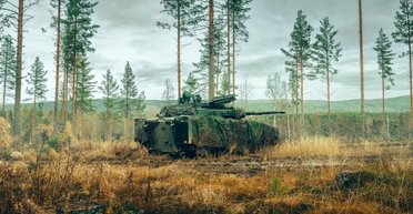 Воює в Україні: журналісти протестували танк BAE Systems CV90