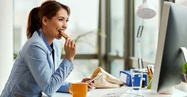 Як жити без перекусів? Чому рідше їсти – краще для вашого організму