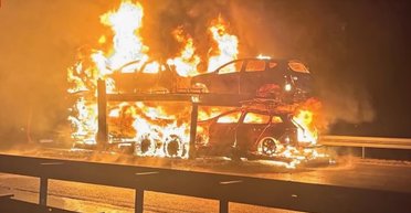 Охваченный пламенем грузовик-автовоз проехал 6 км по тоннелю (видео)