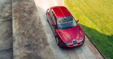 В інтернеті показали унікальний седан Bugatti 90-х: його не запустили у виробництво (фото)