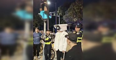 Высмеивали политику Си Цзиньпиня: в Китае запретили наряжаться на Хэллоуин (видео)