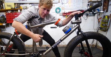 Колишній сантехнік створив велосипед на магнітах: що вийшло (відео)