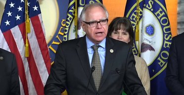 Тим Уолц стал кандидатом в вице-президенты в команде Харрис: кто он и как поддерживал Украину