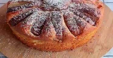 Нежная шарлотка с новым ингредиентом: интересный рецепт любимой выпечки