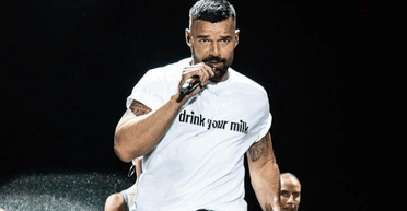 52-річний Рікі Мартін поділився рідкісними знімками своїх молодших дітей (фото)