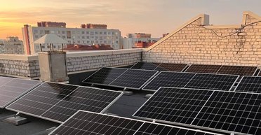 "Це незаконно": будівельники розповіли Фокусу, де і як можна встановлювати сонячні панелі