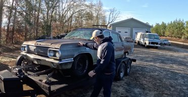 Роскошное американское авто завелось после 40-летнего простоя на улице (видео)