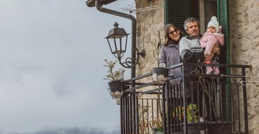 Кошек больше, чем людей: впервые за 30 лет в селе родился ребенок (фото)