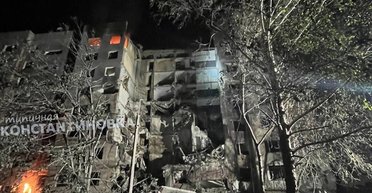 В первые часы "перемирия" Путина: РФ ударила по жилой девятиэтажке в Донецкой области (фото)