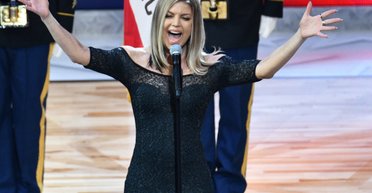 Співачка Ферґі подякувала пожежникам за порятунок її будинку в Лос-Анджелесі (відео)