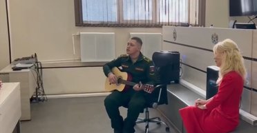 Катерина Мізуліна в РФ заспівала пісню гурту "Бумбокс", лідер якого служить у ЗСУ (відео)