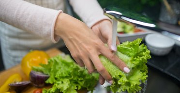 Як врятувати зівявшу зелень або овочі за одну ніч - корисний лайфхак на всі випадки життя