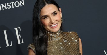 62-летняя Деми Мур в шикарном платье появилась на звездном мероприятии (фото)