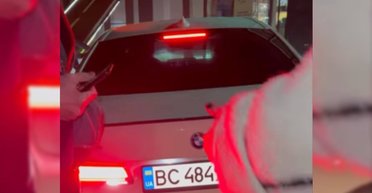 Образили ветерана війни: "Міс Львова" потрапила в скандал із друзями через неправильне паркування