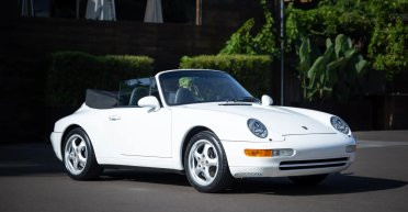 Культовая капсула времени: обнаружен спорткар Porsche 90-х с пробегом 450 км (видео)