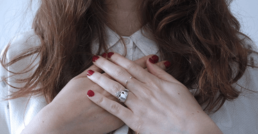 Лікарі посміялися: жінка, яка втратила обручку, знайшла її у своєму животі (відео)