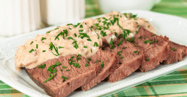 Яловичина, запечена в рукаві, з грибним соусом: оригінальний рецепт для особливих випадків