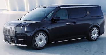 Geely и Volvo создали роскошный электровен с огромным телевизором в салоне (фото)