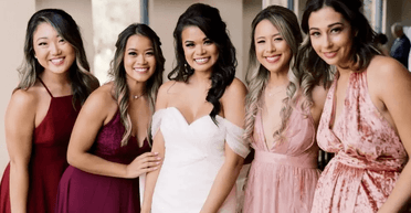 Подруга нареченої втекла з весілля через обтисле вбрання: що з ним не так