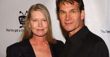 "Щось клацнуло": вдова Патріка Суейзі згадала початок 34-річного роману з актором (фото)