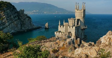 Курс на Крым. Зачем европейские депутаты ездят на аннексированный полуостров