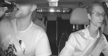 В Польше напали на водителя такси из Украины: угрозы и избиение зафиксировала камера в авто (видео)