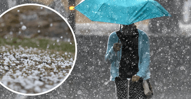 В Киеве посреди лета прошел сильный ливень с градом (видео)