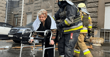 Трагическая новогодняя ночь в Киеве: "Шахеды" ударили возле Банковой, пострадала 90-летняя мама Вагифа Алиева