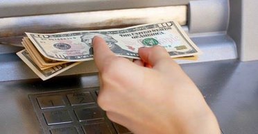 100 гривен или 50 долларов? Какие банкноты любят подделывать мошенники