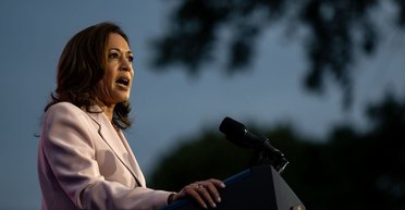 Трамп обвинил Харрис в использовании цвета кожи ради голосов избирателей: она отреагировала