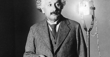 Письмо Эйнштейна Рузвельту о планах Германии разработать атомную бомбу продали за 4 млн долларов