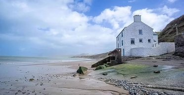 100-річний котедж біля моря в Уельсі вперше виставили на продаж: що пропонують за $1,5 млн