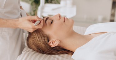 Остановить старение. Косметолог назвала 3 лучшие процедуры для омоложения кожи