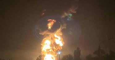 251 украинский БПЛА атаковал РФ: горят стратегические предприятия, в регионах блэкаут (видео)