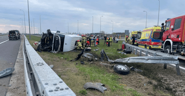 Влетел на скорости в отбойник: в Польше перевернулся микроавтобус с украинцами, что известно