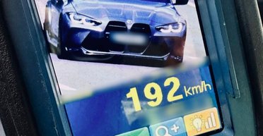 Київський Шумахер: поліцейські зупинили BMW, що "летів" містом 192 км/год (фото)