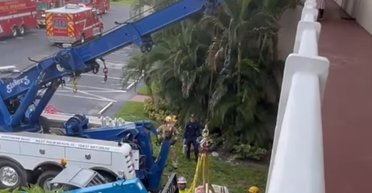 В США спасли почти 300-килограммового мужчину: пришлось привлекать кран (фото)