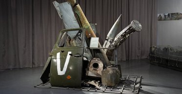 Экспозиция-сенсация. Музей текущей войны: звезда из сапог, окна из мин, полмиллиона посетителей