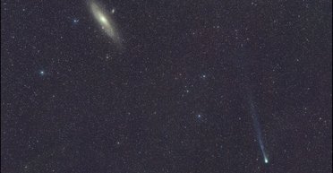 Унікальні кадри. Комета Диявола пролетіла повз галактику Андромеди на шляху до Землі (відео)