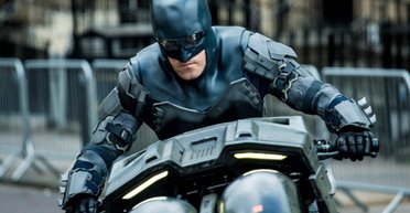 Топ-5 блокбастеров июня. Трансформеры озверели, Флэш и два Бэтмена, Форд в последний раз "Индиана"