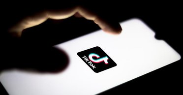 TikTok возобновил работу в США: что будет дальше и все ли поддерживают решение Трампа
