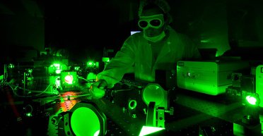 В лучах лазеров. Что нужно знать о работах лауреатов Нобелевской премии по физике 2018