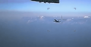 В небе над Средиземным морем российский самолет совершил "агрессивные действия": детали (видео)