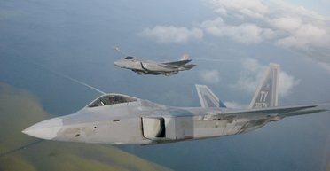 Вчитися на помилках з F-22: чому США не можна скорочувати придбання F-35