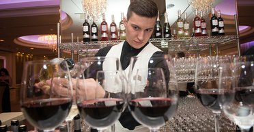 Заманивали на дегустации вин: российские хакеры атаковали дипломатов из ЕС