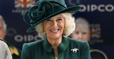 Королева Камілла повторила модний прийом Кейт Міддлтон (фото)