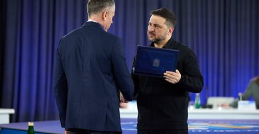 Куп'янськ, Суми, Нікополь та інші: Зеленський вручив почесні відзнаки "Місто-герой України"