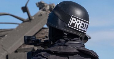 Росіяни запустили дрон в автівку зі шведськими журналістами на Запоріжжі (фото)