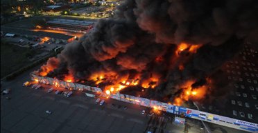 "Мы вас всех найдем": в Польше обвинили Россию в совершении крупного пожара в столичном ТЦ