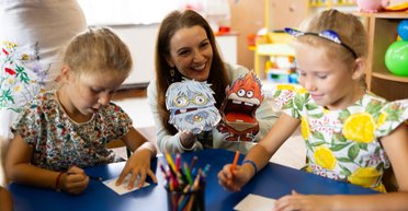 День знаний: стильные образы для мам на школьный праздник (фото)